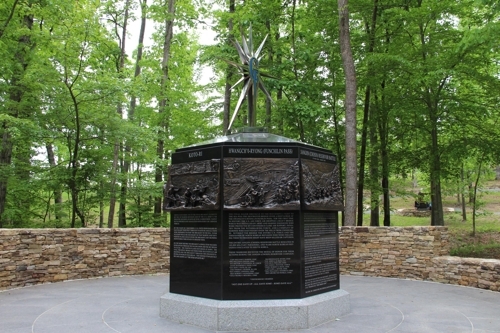 미국 버지니아주 해병박물관에 세워진 장진호 전투 참전기념비.