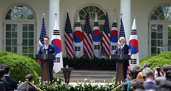 윤석열 대통령과 조 바이든 미국 대통령이 지난 4월 26일 미국 워싱턴 백악관에서 한미 공동기자회견을 하고 있다.
